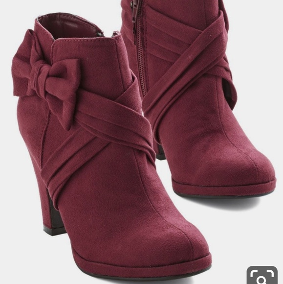 Shoes - ISO* Cranberry bow ankle boots